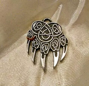 Оберег "Лапа медведя"