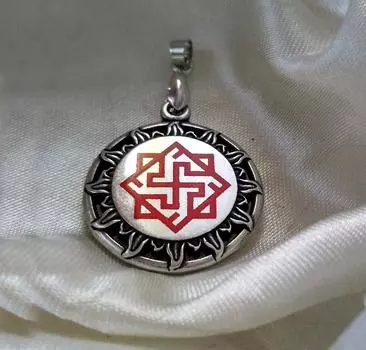 Оберег "Валькирия" с красной эмалью, большой