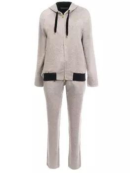 Костюм в спортивном стиле