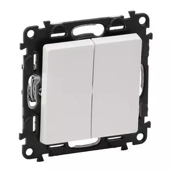 Переключатель двухклавишный Valena LIFE 10А 250В с лицевой панелью; безвинтовые зажимы бел.