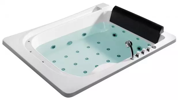 Акриловая ванна GEMY