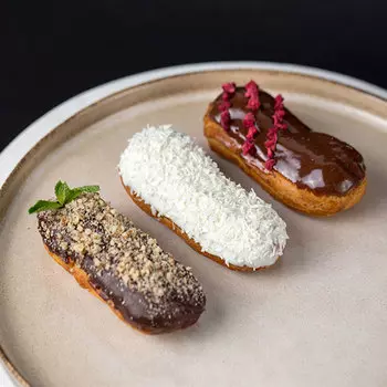 Ассорти из эклеров Mozzarella bar 150 гр