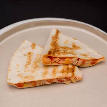 Кесадилья с курицей Mozzarella bar 140 гр