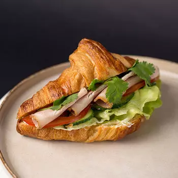 Круассан-сэндвич с бужениной Mozzarella bar 140 гр