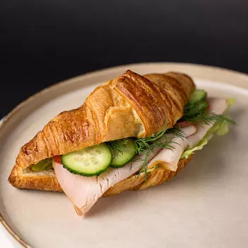 Круассан-сэндвич с курицей Mozzarella bar 150 гр