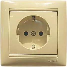 Одноместная розетка Legrand Valena 774323
