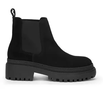 Женские замшевые ботинки на толстой подошве