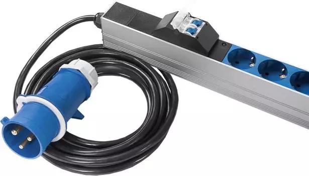 Блок розеток ЦМО R-32-24S-A-I-1820-3-2P вертикальный, Rem-32, 1 фаза 32A, 2 авт,инд, 24 S, 1820 мм, вх IEC 309, шнур 3 м