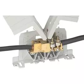 Клемма Legrand 039010 Viking 3 - два вывода под кабель, шаг 42 мм