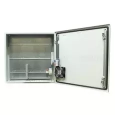 Коммутатор OSNOVO OS-66T1 (уличная станция) с термостабилизацией и оптическим кроссом. В основе металлический шкаф с классом защиты IP66. Доступное ме