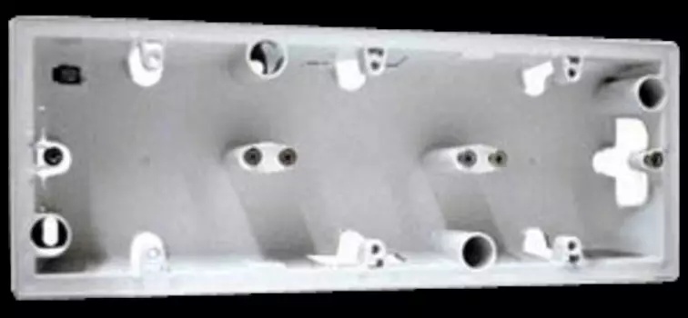 Коробка Legrand 776183 Valena CLASSIC - накладная 3П, белая
