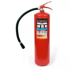 Огнетушитель ЯрПожИнвест ОП-5 (з) АВСЕ порошковый закачной, предназначен для тушения пожаров классов А, В, С, Е (до 1000В), масса заряда 5 кг. Шланг с