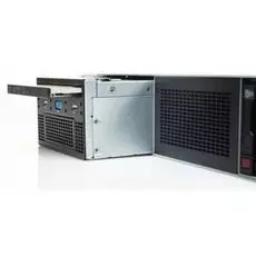 Опция HPE 826708-B21 HPE DL38X Gen10 Universal Media Bay Kit (for Box1: 1xDP, 2xUSB2.0, optional 2xSFFHDD and 1xODD (DVD-R or DVD-RW)) not avail. w/LF