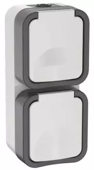 Розетка двухместная с заземлением IEK TS-R26-16-55-V-K41 TORS вертикальная, с крышкой 16А IP55 TS232, серо-белый