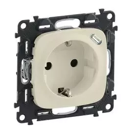 Розетка комбинированная Legrand 753006 Valena ALLURE - силовая 2К+З 16А ~250В со встроенным зарядным устройством USB C 15А 5В, с лицевой панелью, слон