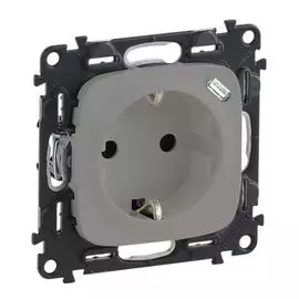 Розетка комбинированная Legrand 753007 Valena ALLURE - силовая 2К+З 16А ~250В со встроенным зарядным устройством USB C 15А 5В, с лицевой панелью, алюм