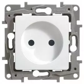 Розетка Legrand 672220 Etika - 2К, немецкий стандарт, 16 А, 250 В~, белая