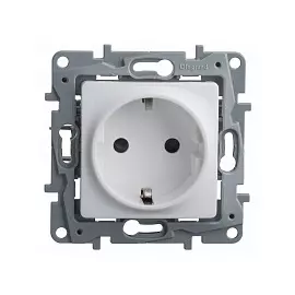 Розетка Legrand 672222 Etika - 2К+З со шторками, немецкий стандарт, 16 А, 250 В~, белая