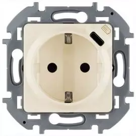 Розетка Legrand 673771 Inspiria слоновая кость 2К+З немецкий стандарт 16А 250В со встроенным зарядным устройством USB C 1.5А 5В