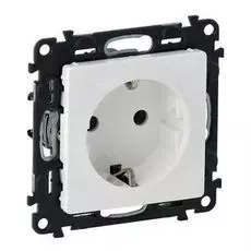 Розетка Legrand 753420 Valena LIFE - 2К+З 16А 250В с защитными шторками, безвинтовые зажимы, с лицевой панелью, белая