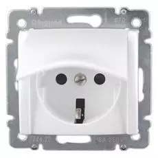 Розетка Legrand 774422 Valena с заземлением, в рамку, с крышкой, 2К+З,16А, 250В, IP20 (белая)