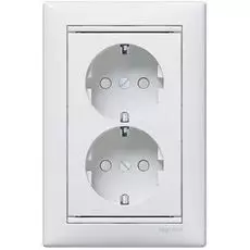 Розетка Legrand 774427 Valena CLASSIC - немецкий стандарт, 2х2К+3, с защитными шторками, укомплектованная, белая