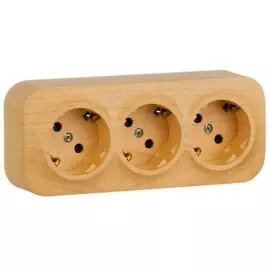 Розетка Legrand 782288 с предварительным подключением 3x2К+З с защитными шторками, 16 A, 250 В, Quteo IP 20, дерево