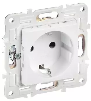 Розетка с заземлением IEK SK-R14-16-K01 SKANDY с защитными шторками 16А SK-R04W Арктический белый