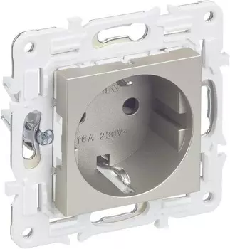 Розетка с заземлением IEK SK-R14-16-K37 SKANDY с защитными шторками 16А SK-R04Sh Шампань