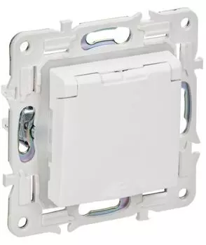 Розетка с заземлением с крышкой IEK SK-R16-16-44-K01 SKANDY с защитными шторками 16А IP44 SK-R11W Арктический белый