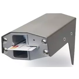 Считыватель PERCo PERCo-RMC01 банковских карт ( ISO7816 и/или с магнитной полосой) в металлическом вандалозащищенном корпусе.