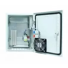 Станция OSNOVO OS-34T1 уличная с термостабилизацией и оптическим кроссом. В основе металлический шкаф с классом защиты IP66. Доступное место под устан