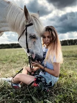 Подарочный сертификат «Аренда лошади на фотосессию» (1 час, От 1 до 3 чел.)