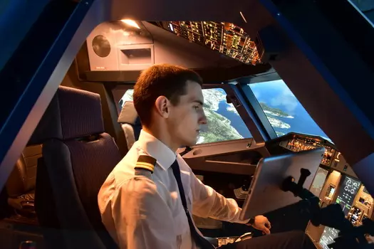 Подарочный сертификат «Авиатренажер BOEING 737/Airbus A320» (30 минут, 1 человек)