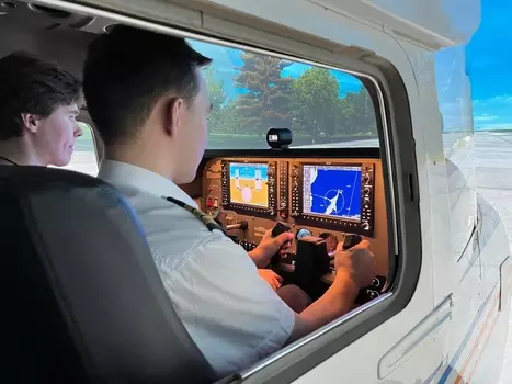 Подарочный сертификат «Авиатренажер Cessna 172S» (45 минут, От 1 до 3 чел.)