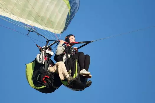 Подарочный сертификат «Базовый полет на параплане в тандеме» (5-7 минут, 1 человек)