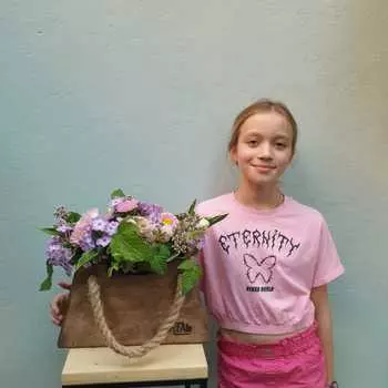 Подарочный сертификат «Детский мастер класс по флористике» (1 час, 1 ребенок (в составе группы))