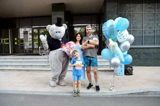 Подарочный сертификат «Фотосессия Выписка из роддома» (1 час, до 10 человек)