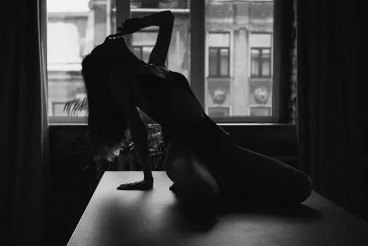 Подарочный сертификат «Фотосессия в стиле ню для женщин» (55 минут, 1 человек)