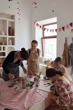 Подарочный сертификат «Групповой мастер класс по лепке из глины» (2 часа, 1 человек в составе группы)