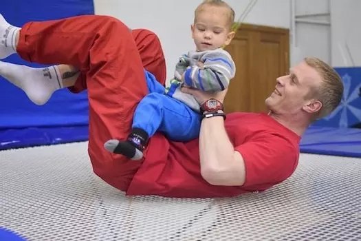 Подарочный сертификат «Индивидуальное занятие по прыжкам на батуте от 3 для 8 лет» (1 час, 1 человек)