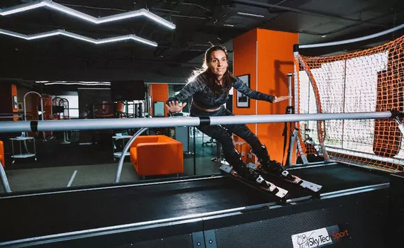 Подарочный сертификат «Индивидуальное занятие с инструктором на горнолыжном тренажере» (60 минут, 1 человек)