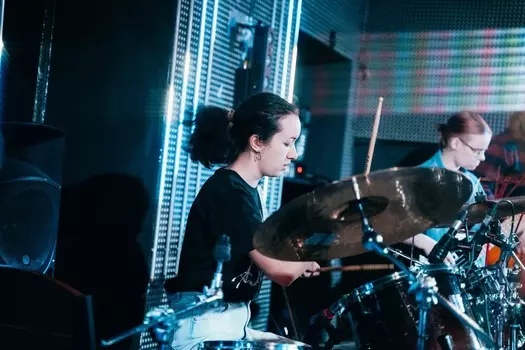 Подарочный сертификат «Индивидуальные занятия по игре на музыкальных инструментах» (1 час 1 раз в неделю, 1 человек индивидуально)