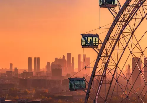 Подарочный сертификат «Индивидуальный прокат кабины аттракциона Колесо обозрения Солнце Москвы» (1 сеанс, от 1 до 15 человек )