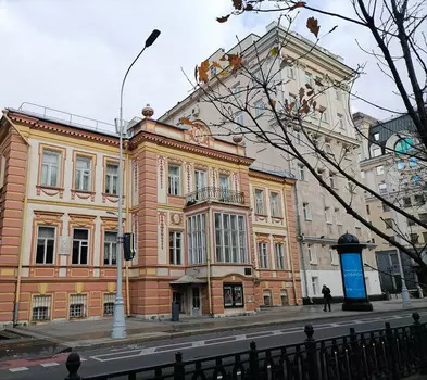 Подарочный сертификат «Индивидуальный тур Театральная столица» (2 часа 30 мин, от 1 до 6 чел)