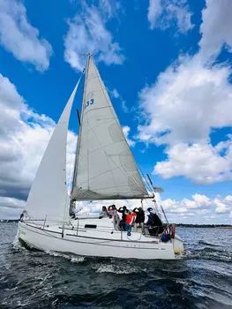 Подарочный сертификат «Интерактивное обучение по управлению парусной яхтой» (2 часа, 1 человек в составе группы)