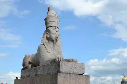 Подарочный сертификат «Экскурсия Мифы и легенды Петербурга» (4 часа, 1 человек)