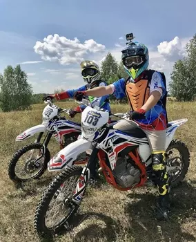 Подарочный сертификат «Катание на скоростном треке и в лесу на мотоцикле» (2 часа, 1 человек в составе группы)