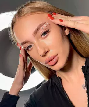 Подарочный сертификат «Коррекция и окрашивание бровей» (45 минут, 1 человек)