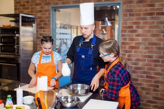 Подарочный сертификат «Кулинарный мастер класс для детей Юный кулинар» (1 занятие, 1 человек)